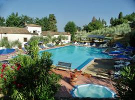 Villa Farmhouse with swimming pool in Chianti، شقة في Grassina