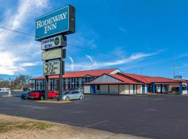 Rodeway Inn Broken Bow-Hochatown, hotel di Broken Bow