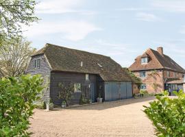 Woolhouse Barn, hotel with parking in Hunton
