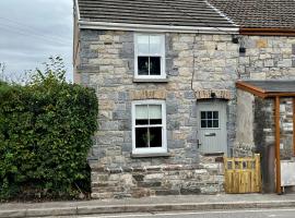 Gorgeous 2-Bed Cottage in Penderyn Brecon Beacons, hótel í Aberdare