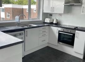 Cozy Flat 15 Mins from City Centre with Parking, apartament din Cardiff