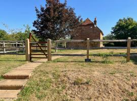 The Lodge, holiday rental in Thakeham