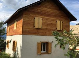 Chalet 6 personnes Gentiane, hotel in Les Orres