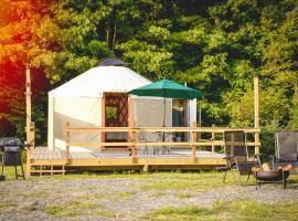 Eco Friendly Glamping Yurt In Roan Mountain Tn, palapinė su patogumais mieste Roan Mountain