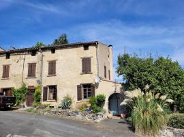 Grande maison de montagne rénovée, du charme, Ferienhaus in Rodome