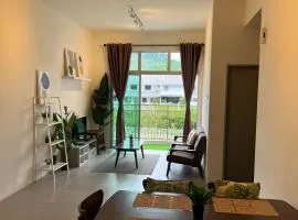 Cahaya Gardens 2 rooms at Golden Hills depan pasar malam