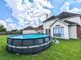 Pool Escape Games Wi-fi Bbq Yard Sleep 16, hotel with parking in Houston