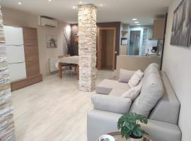 Apartamento en Viladecans cerca del aeropuerto, hotel near Catalunya en miniatura, Viladecáns