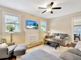Bayshore Beauty Stylish 3BR SOHO Bungalow near Hyde Park