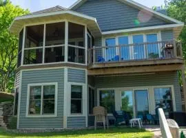 Lakefront Home 4 Bedroom 4 Bath Sleeps 12