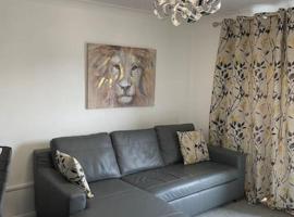 Beautiful 2-bedroom in Grays close to Lakeside, דירה בגראיס טורוק