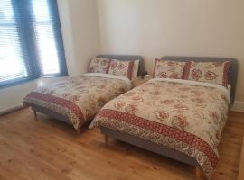 London Luxury 2 Bedroom Apartment 5 min from tube station with free parking, готель у місті Wanstead