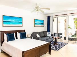 La Vista Azul - Lovely Spacious Condo close to Grace Bay - Free Wi-Fi, strandhotel i Turtle Cove