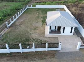 Executive Two Bedroom Villa For Hire in Nadi, cottage in Nadi