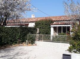 Maison 2/4pers : jardin piscine. LES AMANDIERS, vacation home in Lorgues