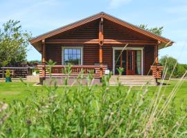 Bunnahahbain - Two Bedroom Luxury Log Cabin with Private Hot Tub, hotel a Berwick-Upon-Tweed