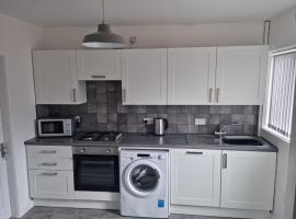 3 bedroom house-Ellesmere Port, hotel di Ellesmere Port