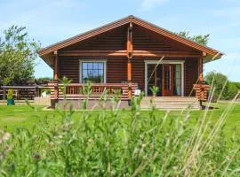 Tomatin - Luxury Two Bedroom Log Cabin with Hot Tub