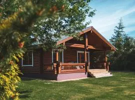 Strathisla - Luxury Two Bedroom Log Cabin with Private Hot Tub & Sauna