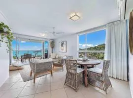 Three B Airlie 2 bedroom unit Seaviews & Pool