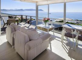 Penguins View Guesthouse, beach rental in Simonʼs Town