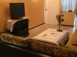 Room in Guest room - Property located in a quiet area close to the train station and town, hotell i Casablanca