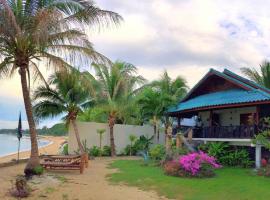 Three rare & private front beach villas, hotell i nærheten av R&S, Baan Tai i Thong Sala