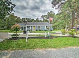 Mid Cape Retreat Private Way to Beach, 3 Min Walk, hotel in South Yarmouth