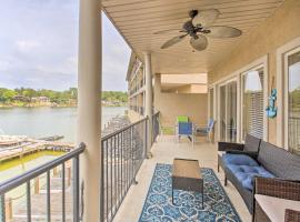 Lakefront Hot Springs Condo with Balcony and Boat Slip, apartment sa Hot Springs