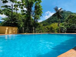 hermosa cabaña villa majo, cuenta con el espectacular rio santo domingo, hotel v destinaci San Francisco