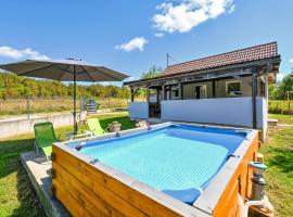 Awesome Home In Bratina With Outdoor Swimming Pool, villa i Bratina