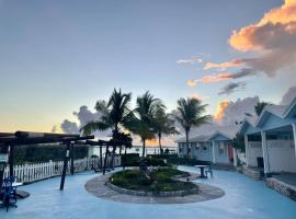Beautiful Villa just steps away from the beach!, hotel v destinaci Georgetown