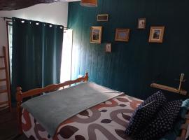 Maison atypique et charmante, budgethotel i Pleugueneuc