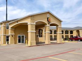 Super 8 by Wyndham Forney/East Dallas, hotel with parking in Forney
