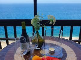 Very romantic seaview appartment with warm pool, hotell i Patalavaca