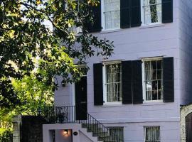 Savannah Sojourn - Time Travelers Retreat 1853, villa in Savannah