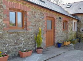 Parlwr - Uk11210, holiday home in Cwrt-newydd