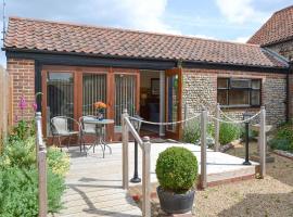 Courtyard Barn - Uk11927, hotel with parking in Lessingham