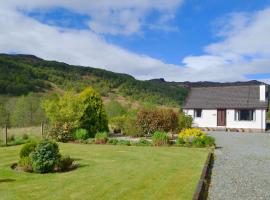Glen View Cottage, pet-friendly hotel in Achmore