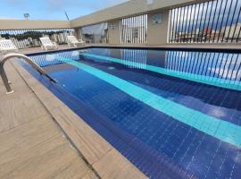Flat Completo Novo a 400m da praia com piscina, hotel with pools in São Vicente