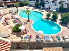 Sea View Penthouse with Large Terrace – hotel w mieście Los Cristianos