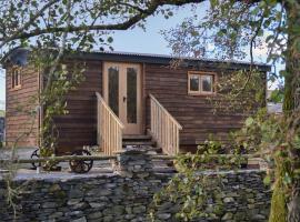 The Shepherds Hut At Gowan Bank Farm، فندق مع موقف سيارات في ستايفلي