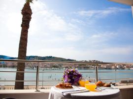 Apartments Svjetlana, hotel din Trogir