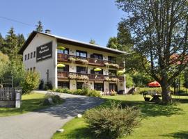 Pension & Apartments Weissbriach, hotel di Weissbriach