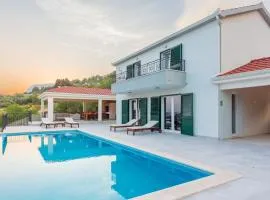 Secluded house - guaranteed privacy - heated pool