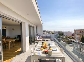 카르농 플라주에 위치한 호텔 Magnifique T5 avec CLIM, terrasse 30 m2 vue sur mer et barbecue, parking, 40m de la plage