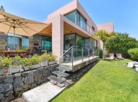 Holiday Home Villa Gema, spacious, scenic, Wlan ,AC、マスパロマスにあるサロブレ・ゴルフ＆リゾートの周辺ホテル