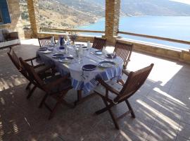 Luxurious Villa with Private Beach, hotel with parking in Apróvaton