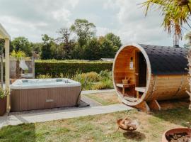 Villa Fortem męt sauna en jacuzzi, hotell i Alveringem