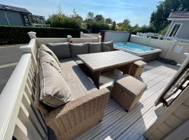 Cottontail Lodge - Hot tub - Pet Friendly, khách sạn ở South Cerney